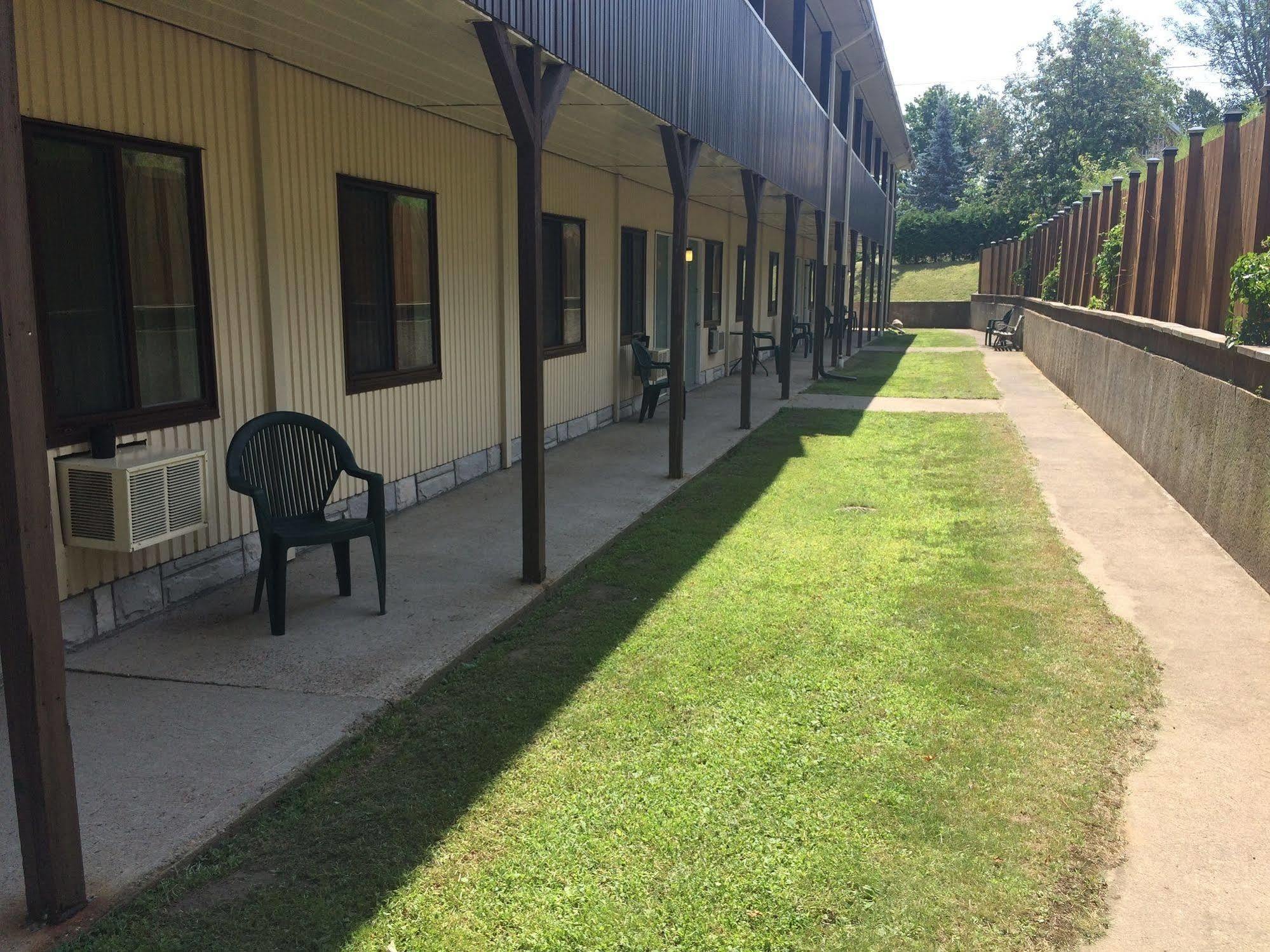 Shemron Suites Hotel Deep River Eksteriør billede