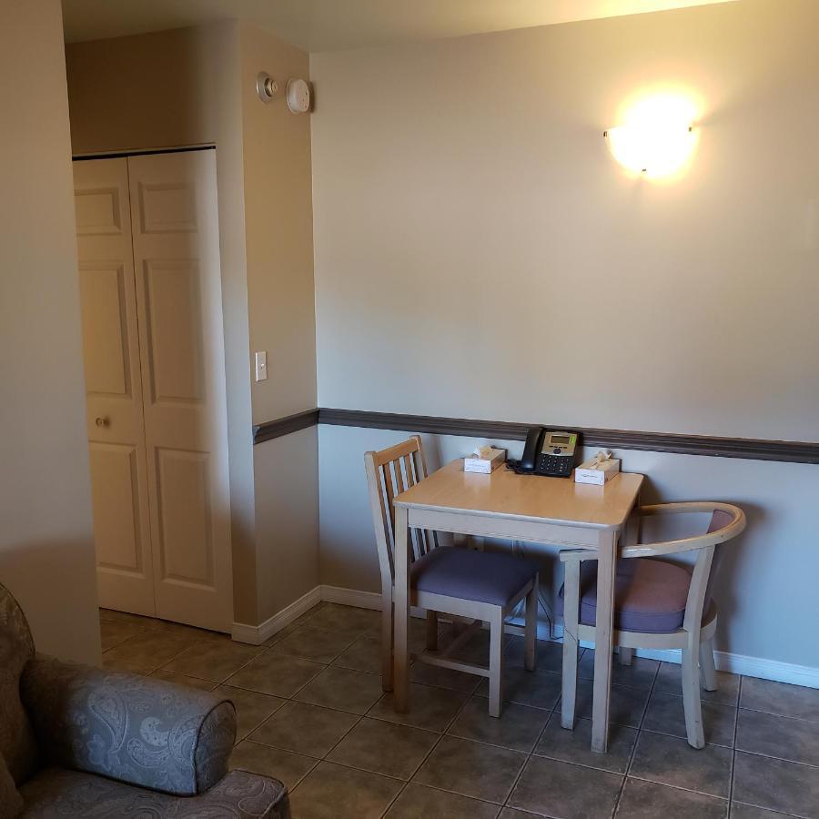 Shemron Suites Hotel Deep River Eksteriør billede